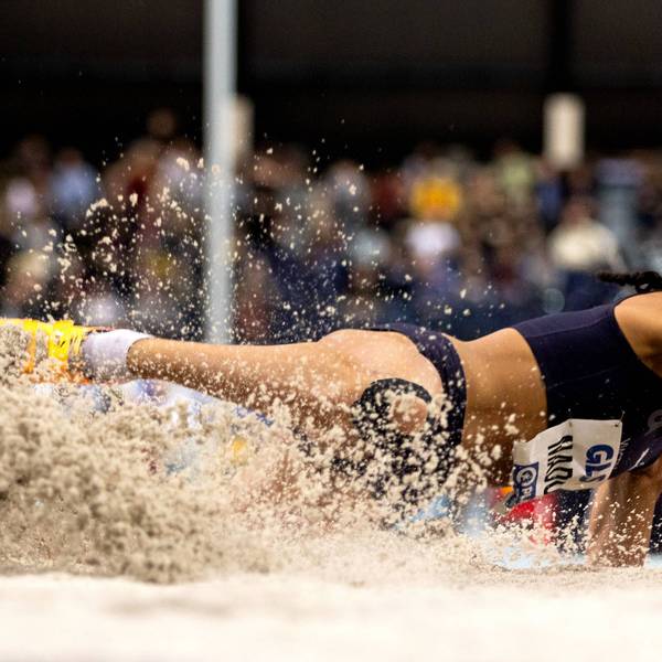 Deutsche Leichtathletik-Hallenmeisterschaften Leipzig, 17.02.2024 Im Sandwirbel: Die frischgebackene Deutsche Meisterin im Dreisprung der Frauen - Jessie Maduka Cologne Athletics Deutsche Leichtathletik-Hallenmeisterschaften am 17.02.2024 in der Quarterback Immobilien Arena in Leipzig Sachsen. *** German Indoor Athletics Championships Leipzig, 17 02 2024 In a swirl of sand The newly crowned German womens triple jump champion Jessie Maduka Cologne Athletics German Indoor Athletics Championships on 17 02 2024 at the Quarterback Immobilien Arena in Leipzig Saxony Copyright: xBEAUTIFULxSPORTS/R.xSchmittx