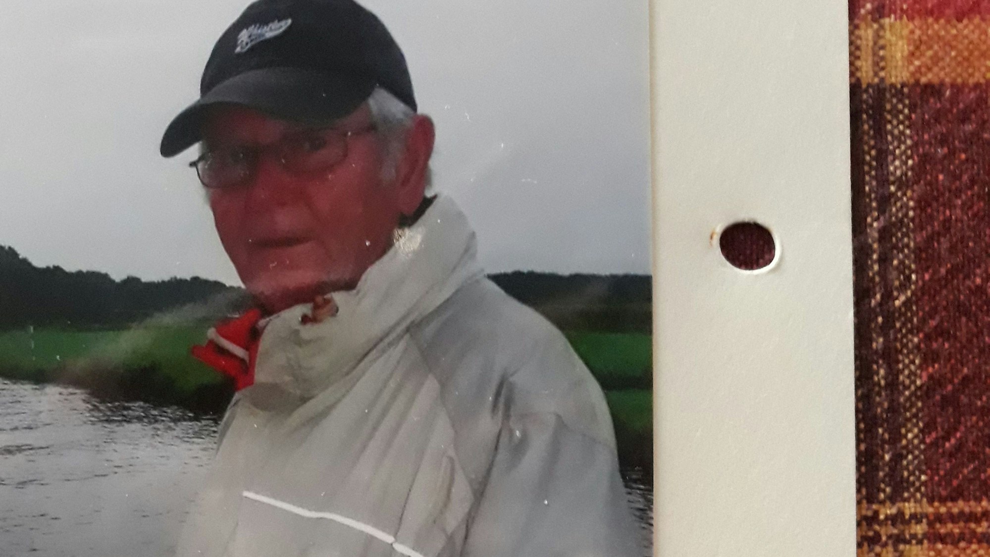 Foto von Henning, der in die Kamera blickt.