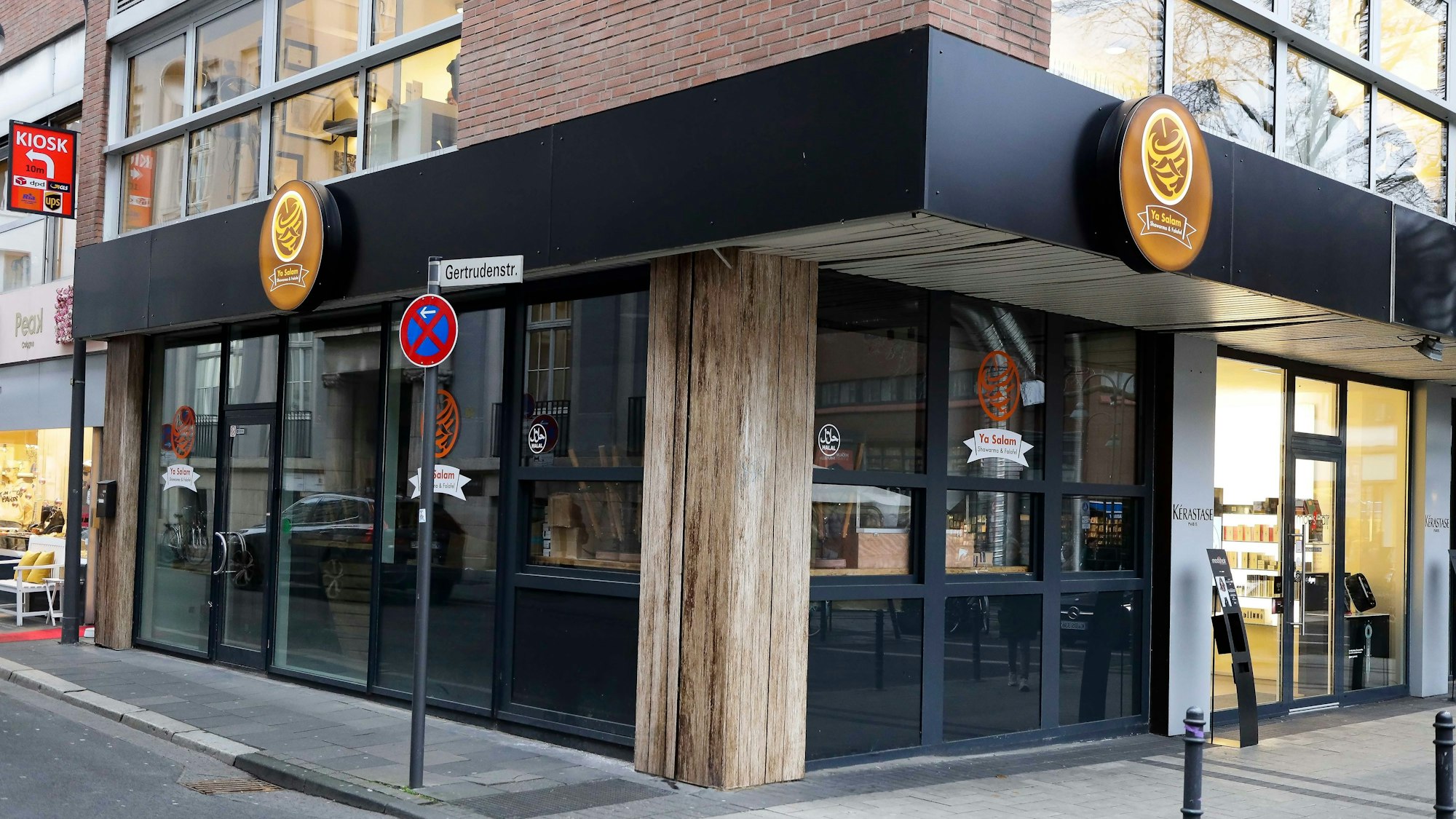 Das Restaurant Ya Salam auf der Breite Strasse 169 / Ecke Gertrudenstrasse.