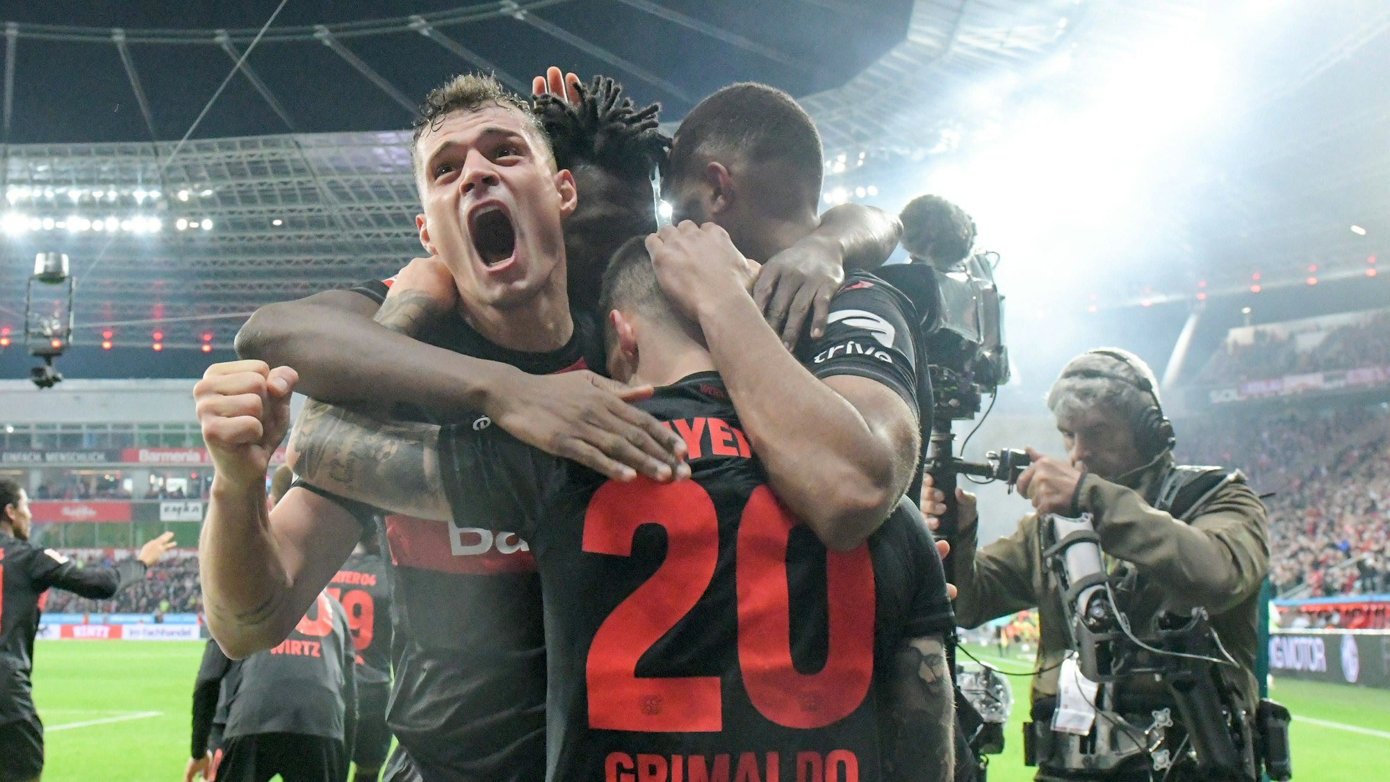 Bayer 04 ist in dieser Saison das Jubeln gewohnt. Wie hier mit Granit Xhaka (l.) und Alejandro Grimaldo beim Sieg gegen den FC Bayern im Februar.