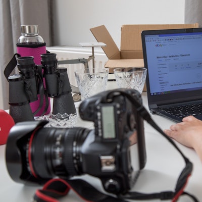 Wer vergangenes Jahr häufiger auf Online-Plattformen verauft hat, könnte vom Finanzamt überprüft werde (Symbolbild).