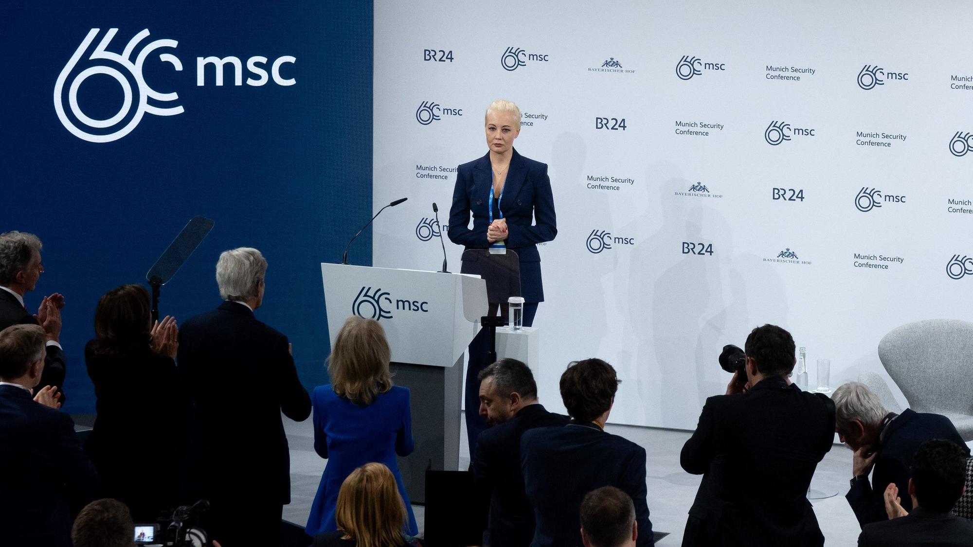 Julija Nawalnaja, Ehefrau von Alexei Navalny, hat in München an der Sicherheitskonferenz teilgenommen. In den Augen Tino Chrupalla war ihre Rede eine „Inszenierung“.
