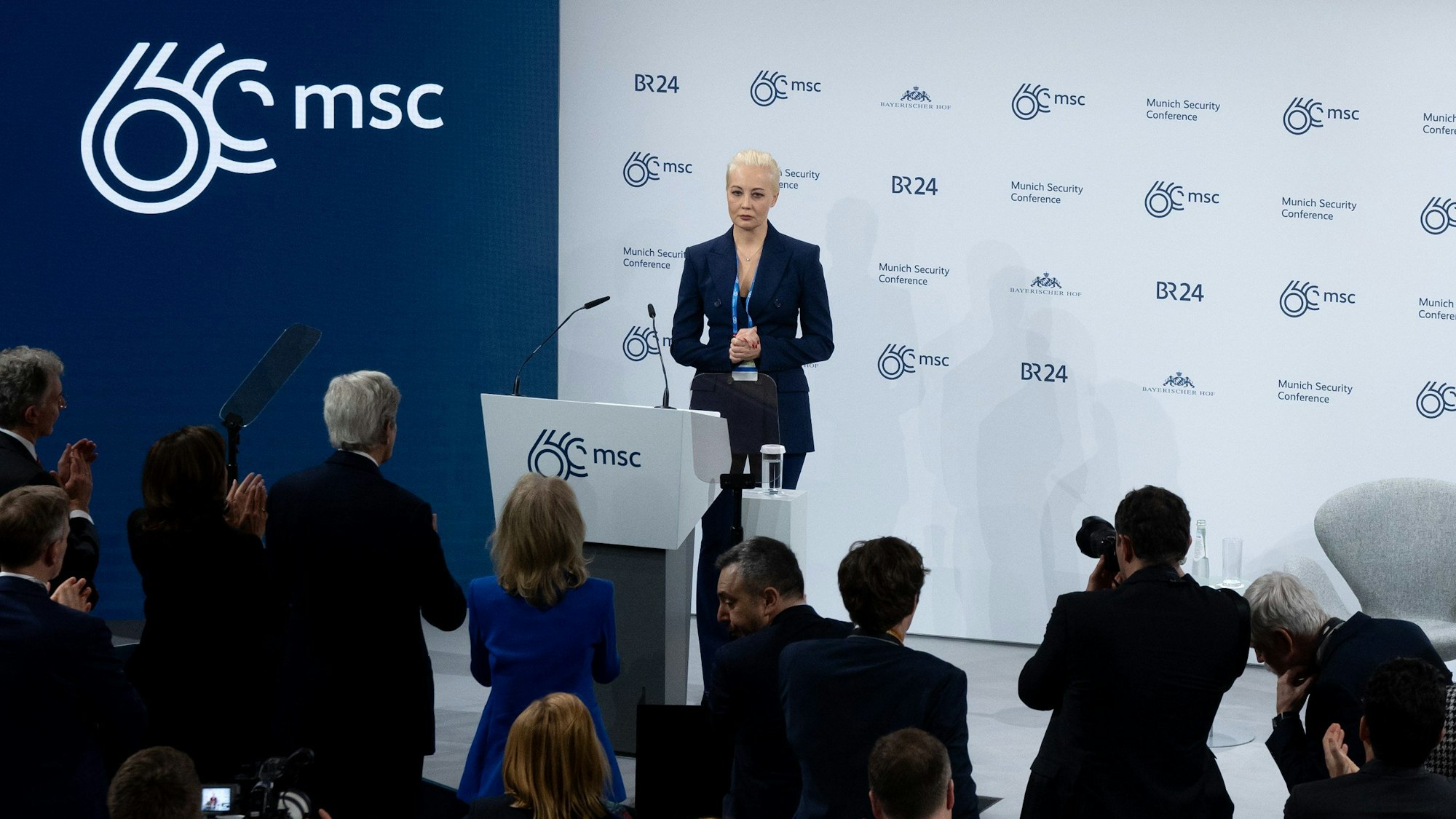 Julija Nawalnaja, Ehefrau von Alexei Navalny, hat in München an der Sicherheitskonferenz teilgenommen. In den Augen Tino Chrupalla war ihre Rede eine „Inszenierung“.