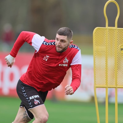 Jeff Chabot überläuft ein gelbes Steckmännchen mit Leichtigkeit.