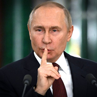 Wladimir Putin: Taten sagen oft mehr als Worte: Zum Tod von Alexej Nawalny schweigt der Kremlchef seit Tagen. Ein „Zeichen der Schwäche“ dürfte das aber nicht sein. (Archivbild)