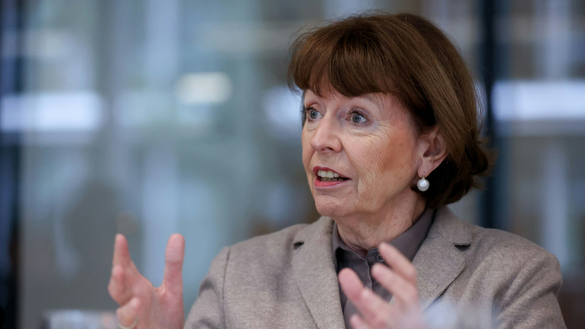 Wartet seit Jahren: Oberbürgermeisterin Henriette Reker spricht sich für den Klinikverbund aus.