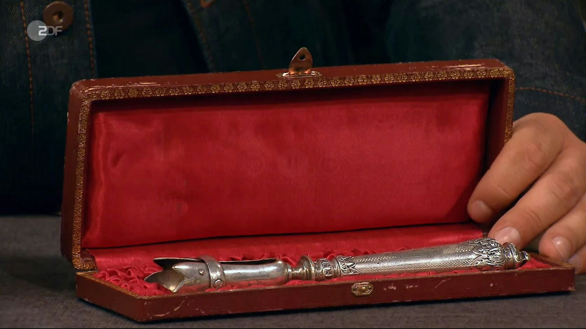 Das mysteriöse Objekt sorgte bei Bares für Rares für jede Menge Rätselraten.