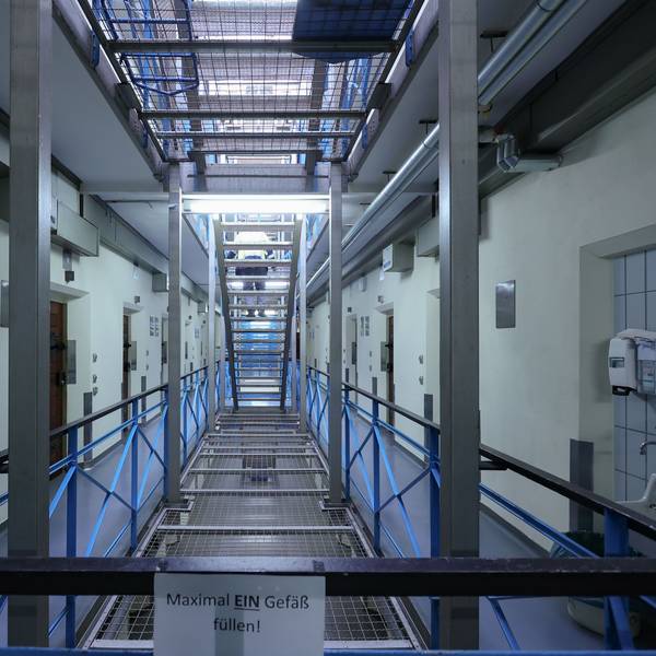 Blick in die JVA in Rheinbach (Rhein-Sieg-Kreis). Laut eines Berichts des Justizministeriums gibt es pro Jahr 1000 Drogenfunde in NRW-Gefängnissen. (Symbolbild)