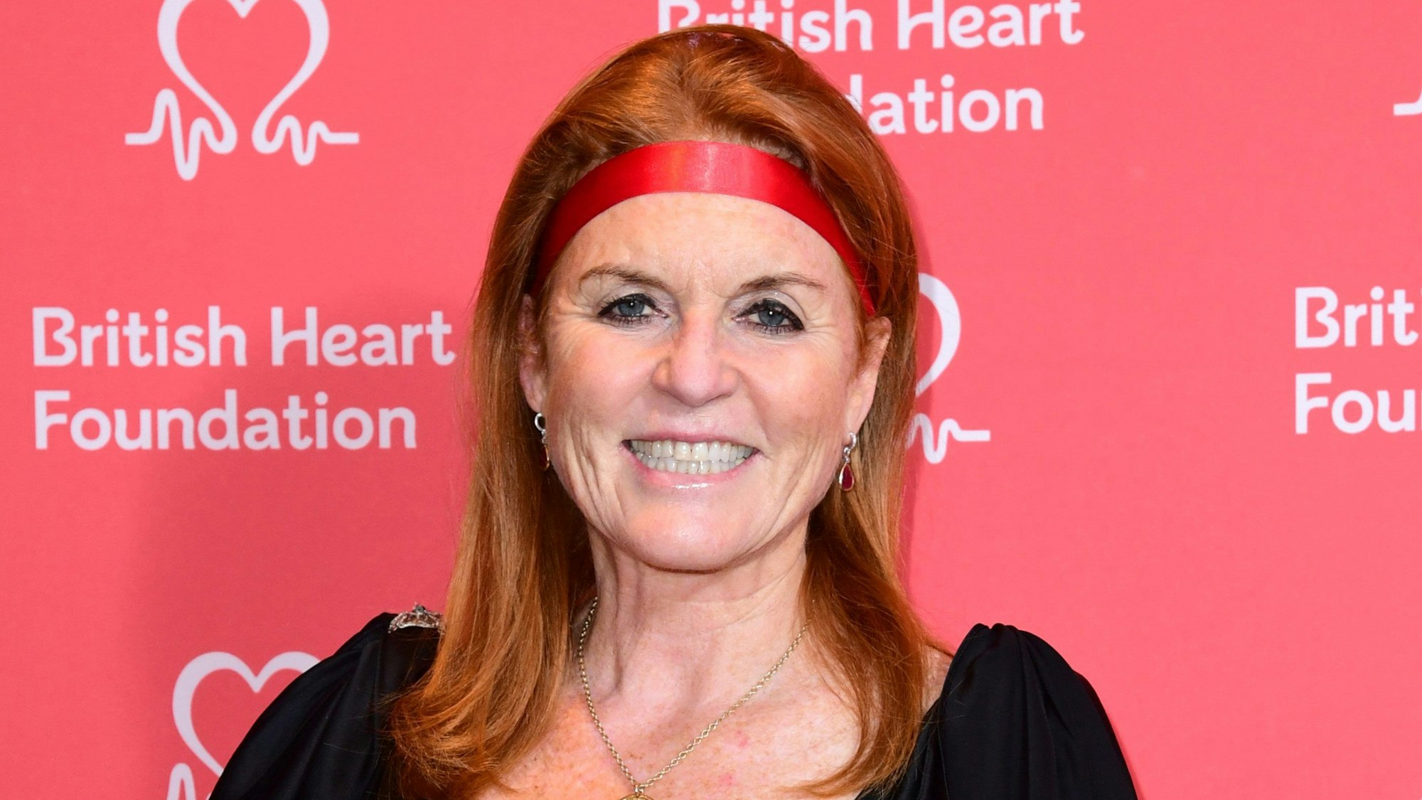 Großbritannien, London: Sarah "Fergie" Ferguson, Ex-Frau von Prinz Andrew, kommt zur Verleihung der British Heart Foundation's Heart Hero Awards ins Globe Theatre.