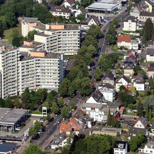 Die Mülheimer Straße zerschneidet den Stadtteil Gronau.