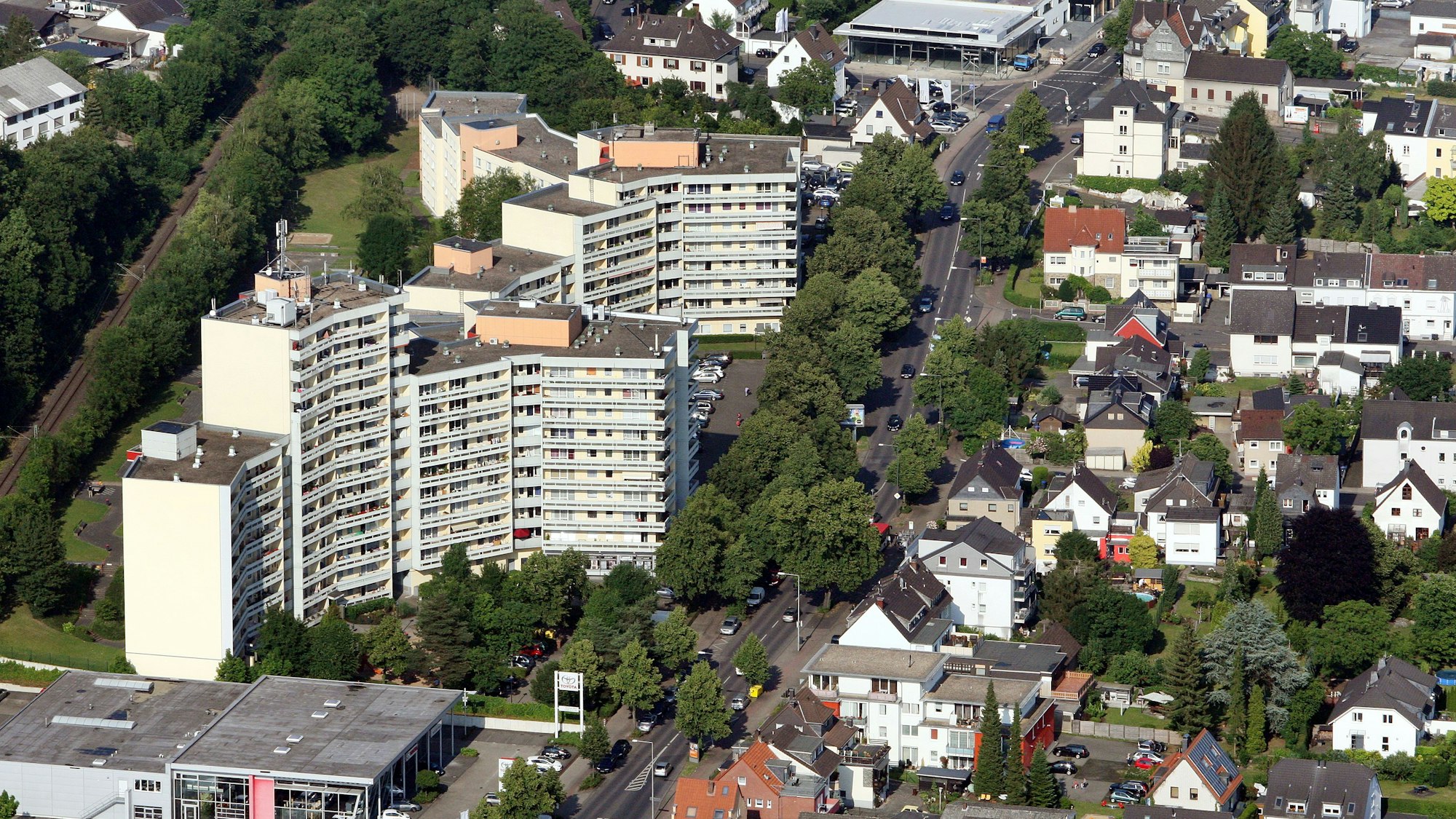 Die Mülheimer Straße zerschneidet den Stadtteil Gronau.