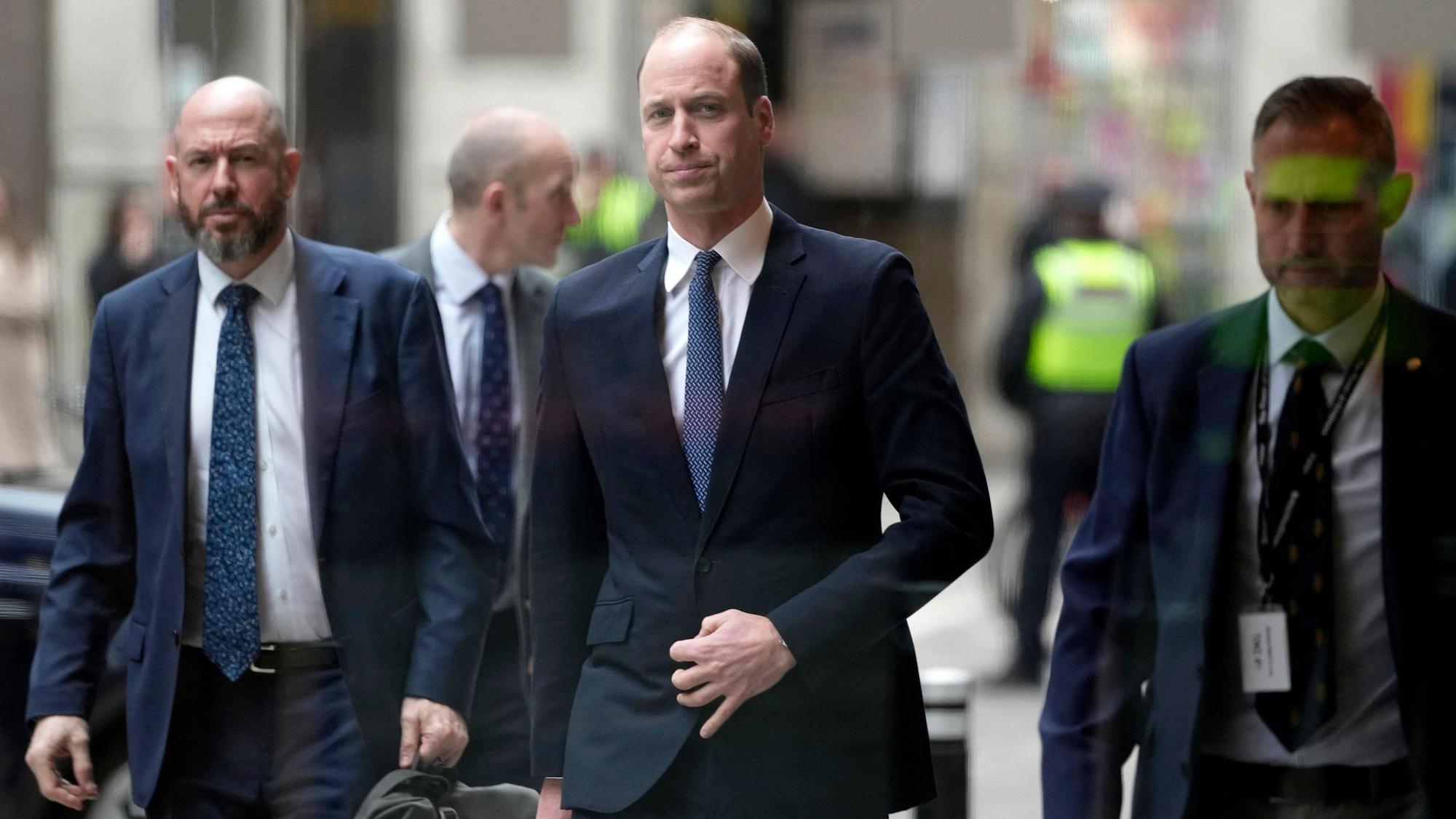 Prinz William nach seinem Besuch beim Britischen Roten Kreuz.
