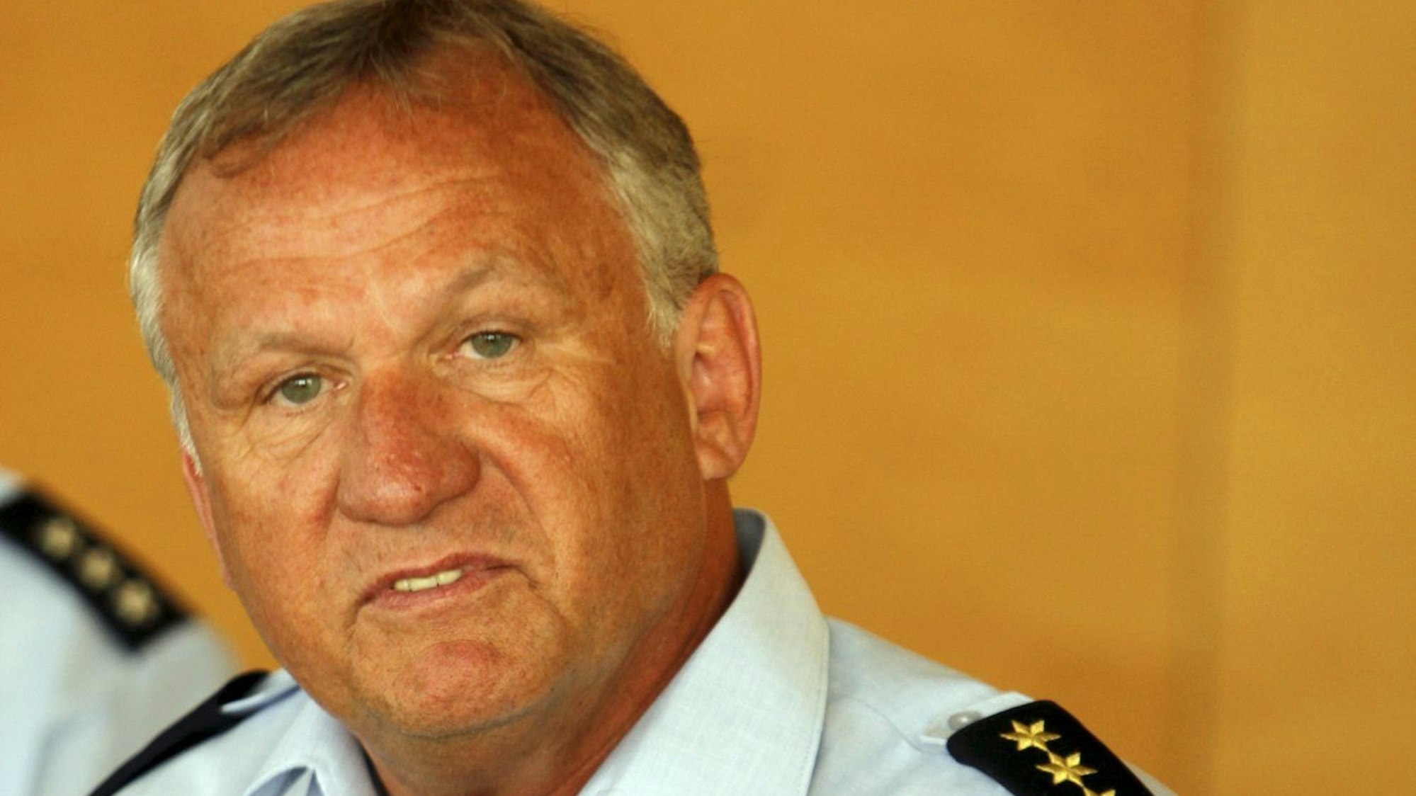 Porträtfoto von Helmut Simon