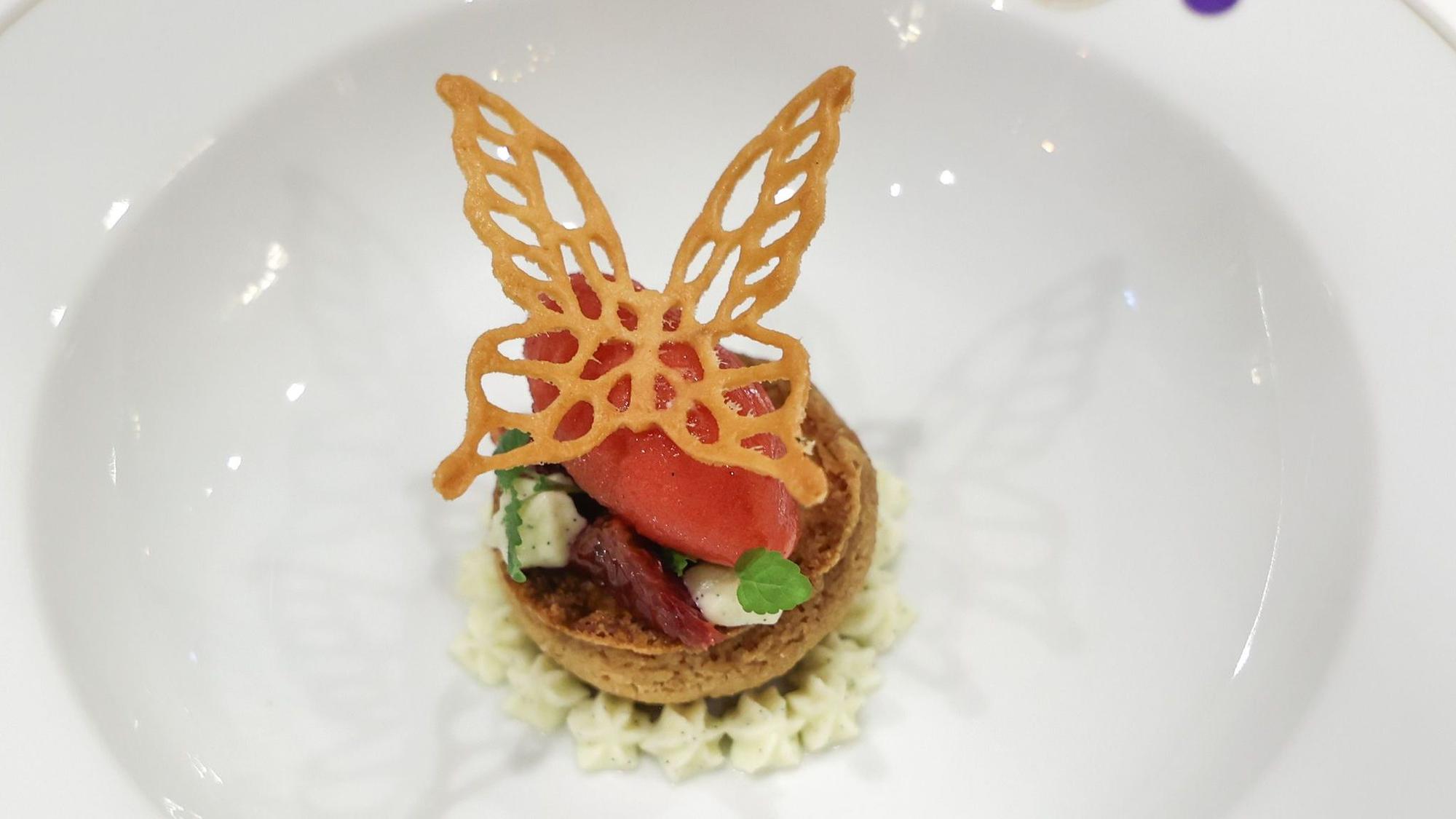 Dessert mit Schmetterling-Deko