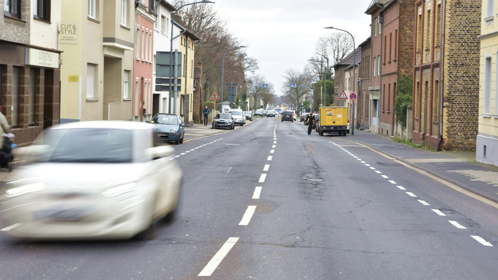 Die Römerallee in Zülpich vom Kölntor aus fotografiert.