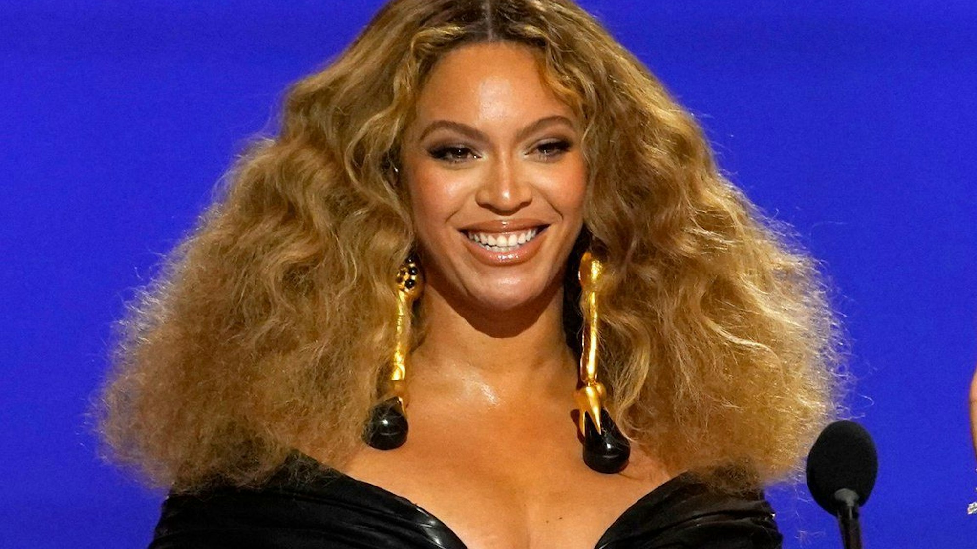 14.03.2021, USA, Los Angeles: Beyoncé, US-Sängerin, bei den 63. Grammy Awards im Los Angeles Convention Center. Beim Super Bowl kündigt Beyoncé ihr neues Album an.