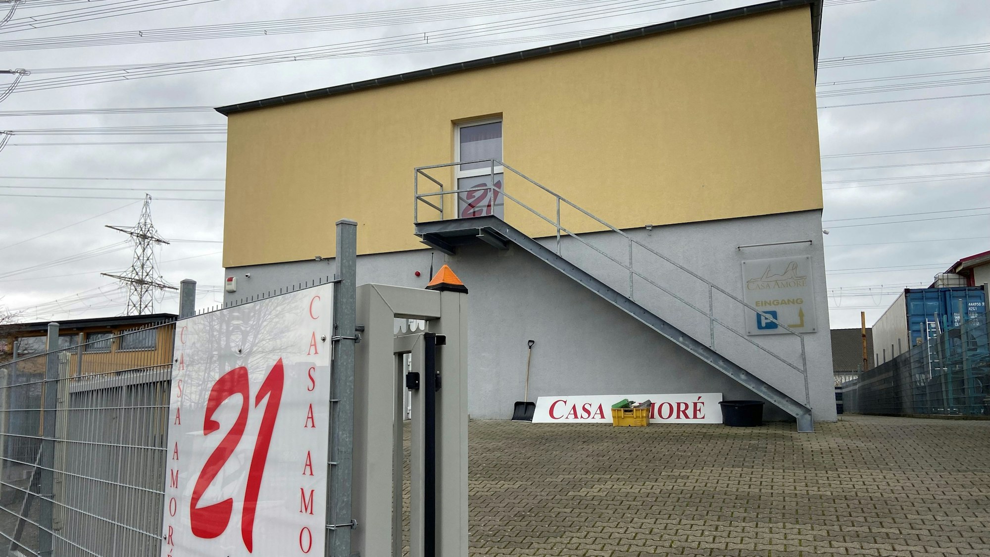 Auf dem Bild ist ein Gebäude zu sehen.