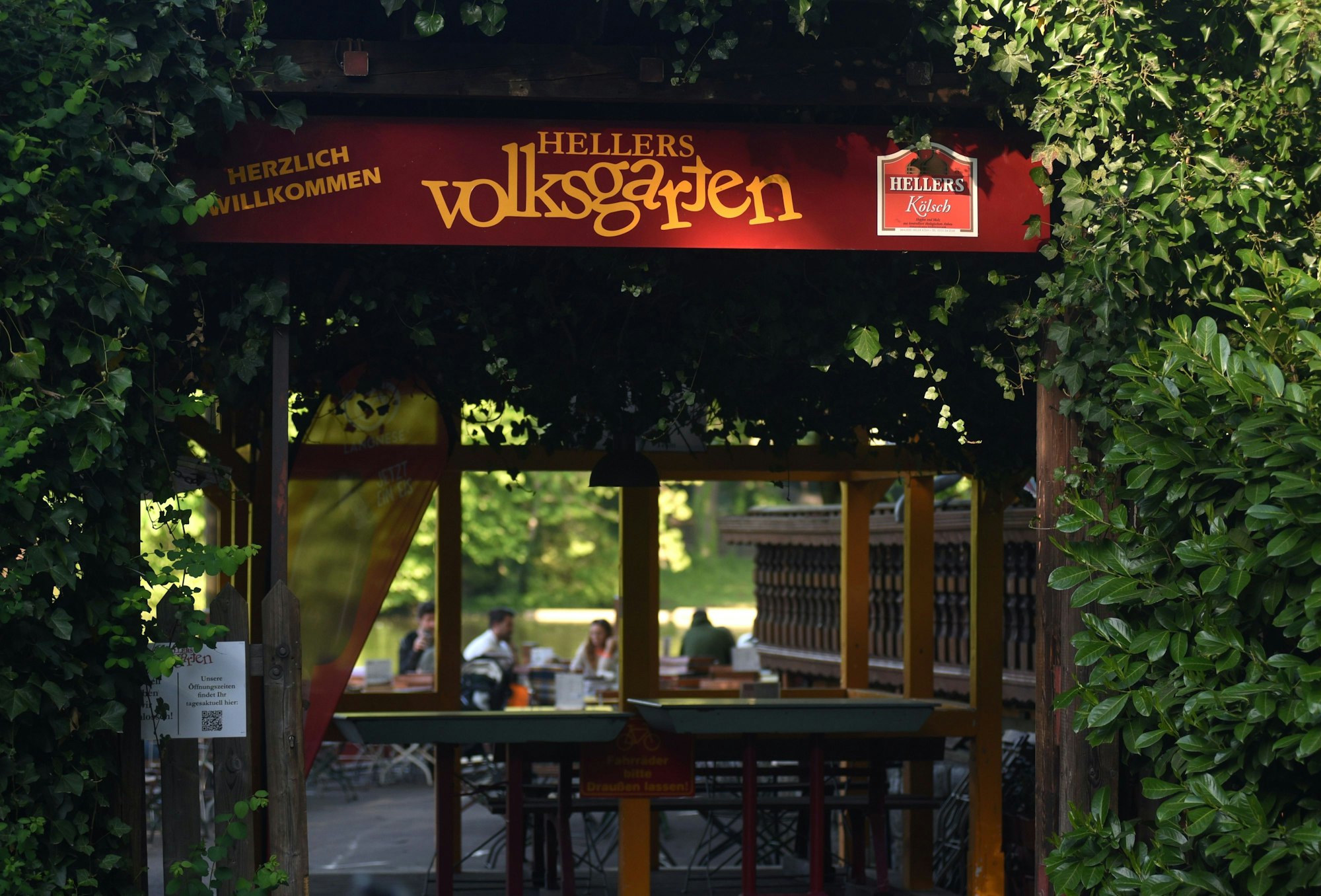 Blick auf den Biergarten im Volksgarten.