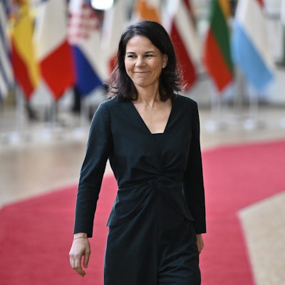 Annalena Baerbock (Bündnis 90/Die Grünen), Außenministerin von Deutschland, trifft zu einem informellen Treffen der EU-Außenminister ein