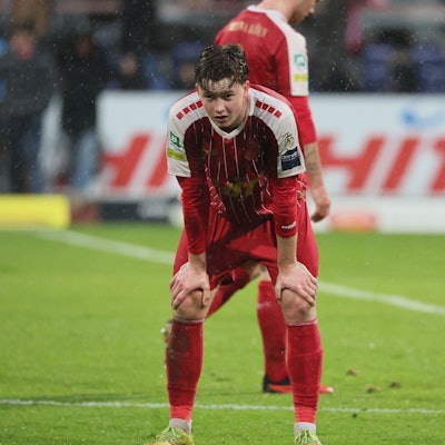 SC Fortuna Köln vs. Rödinghausen, 4.Liga,
Finn Torge Bauens (Fortuna) nach der Niederlage, 25.11.2023, Bild: Herbert Bucco