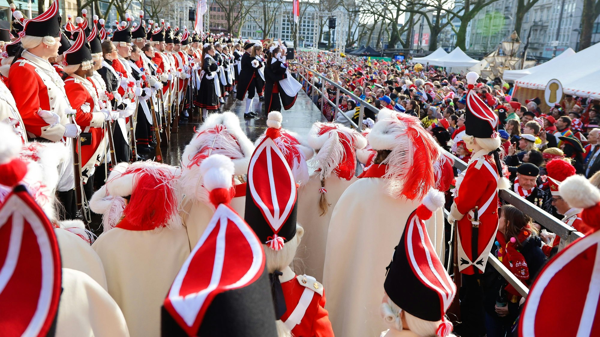 Funkenbiwak der Roten Funken am Neumarkt.