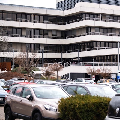 Das Bild zeigt das Verwaltungsgebäude des Kreises Euskirchen.