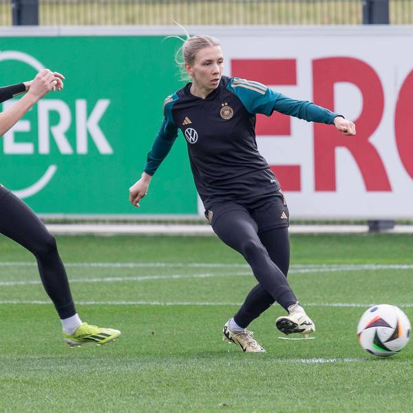 Frauen Nationalmannschaft Training, DFB Campus, Frankfurt, 20.02.2024 Elisa Senss / Elisa Senß Deutsche Fussball Nationalmannschaft , DFB Frauen Nationalmannschaft Training, Frankfurt, DFB Campus, 20.2.2024 *** Womens national team training, DFB Campus, Frankfurt, 20 02 2024 Elisa Senss Elisa Senß German national football team , DFB Womens national team training, Frankfurt, DFB Campus, 20 2 2024 Copyright: xBEAUTIFULxSPORTS/Gawlikx