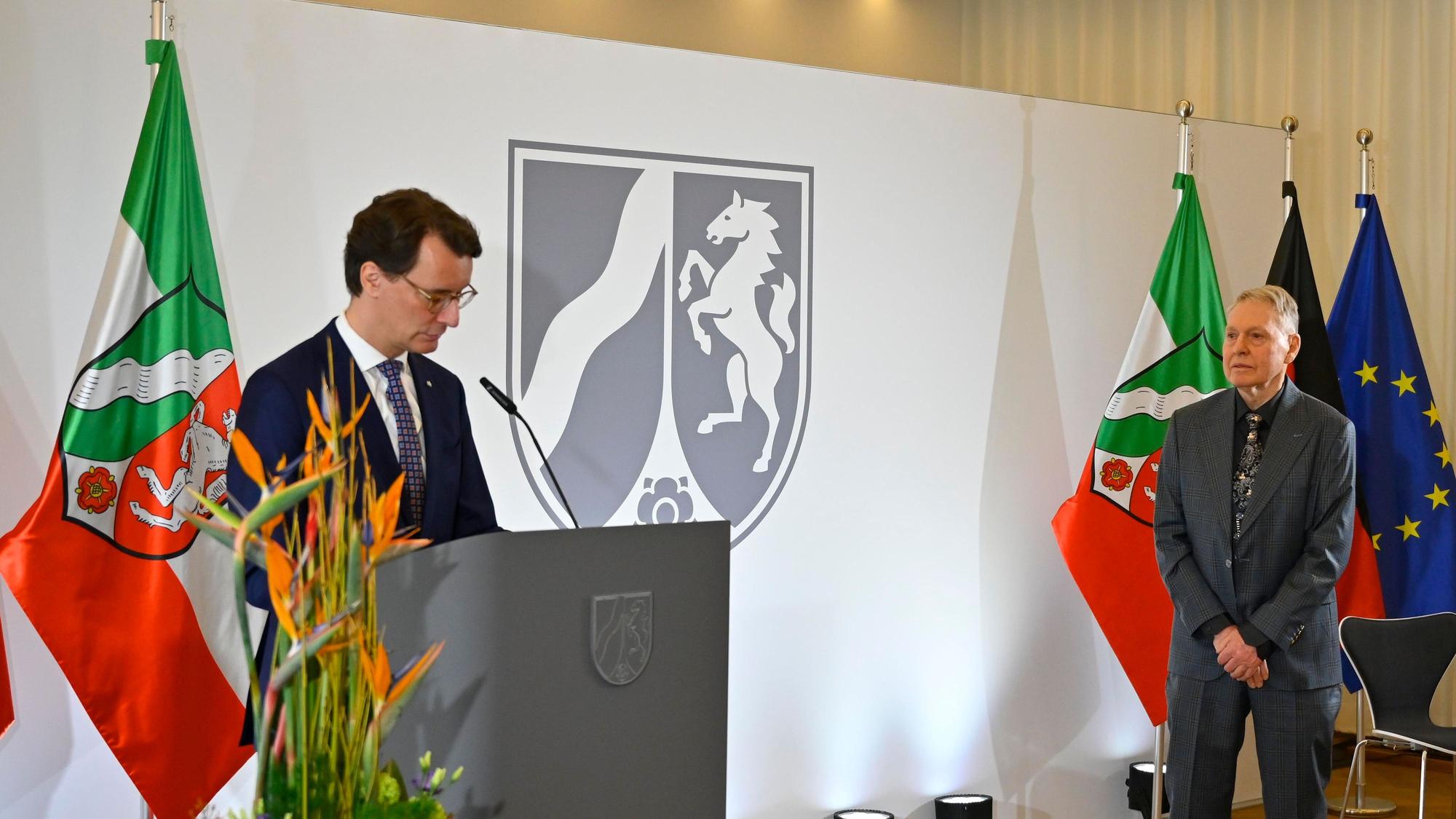 Hendrik Wüst sprach vor der Ordensverleihung die Laudatio für Friedhelm Meisen.