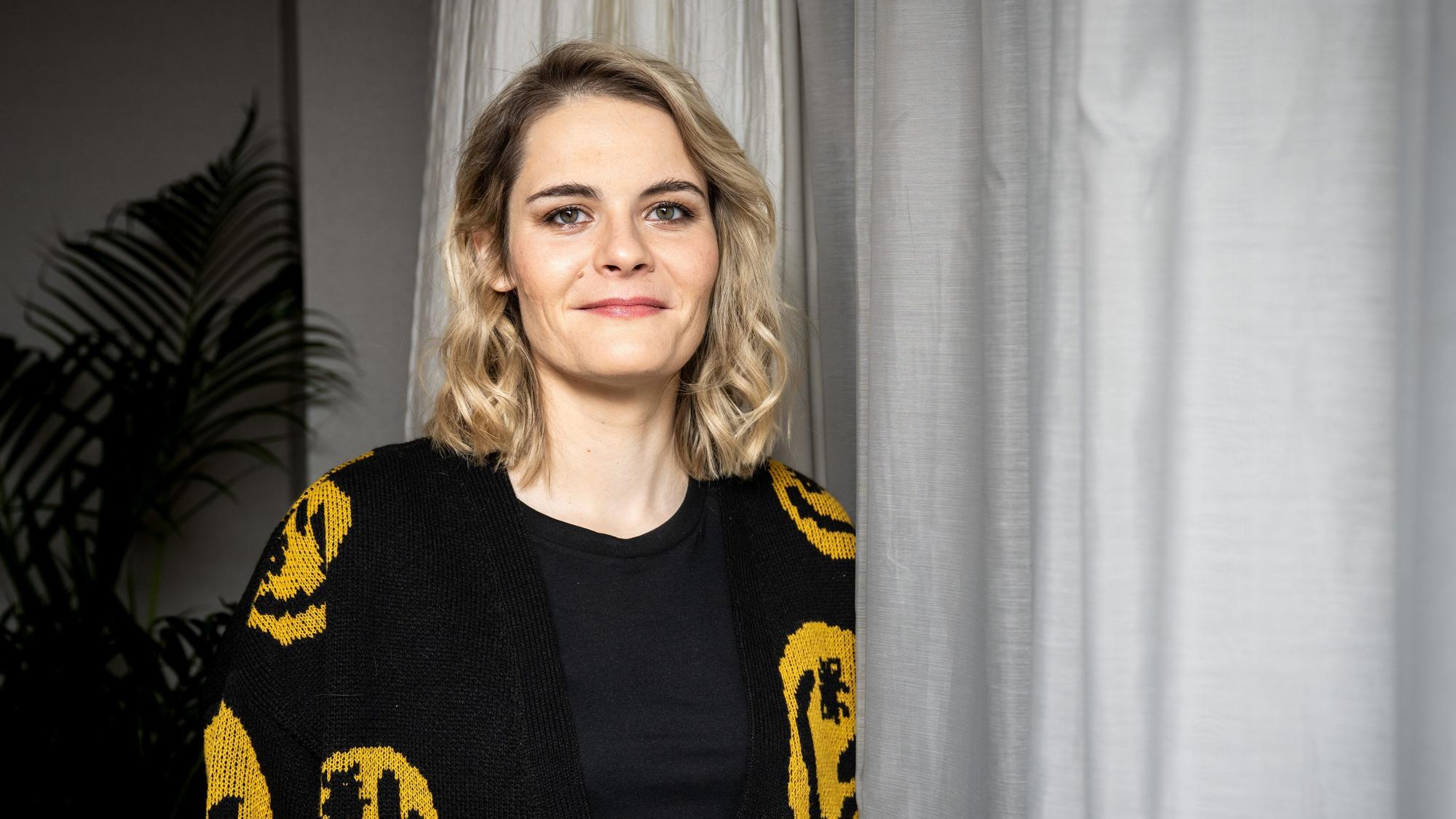 Porträt der Schauspielerin Hazel Brugger