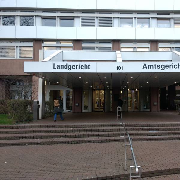 Der Eingang zum Amts- und Landgericht in Köln.