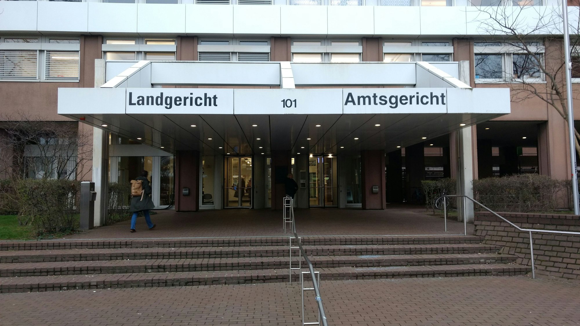 Der Eingang zum Amts- und Landgericht in Köln.