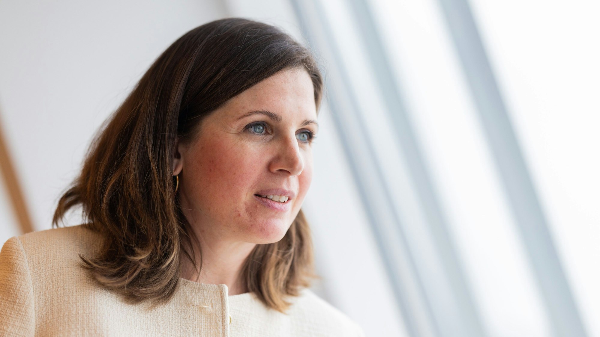 Düsseldorf: Anne Katharina Sondenheimer steht vor der Verleihung des Landesverdienstordens in der Staatskanzlei.