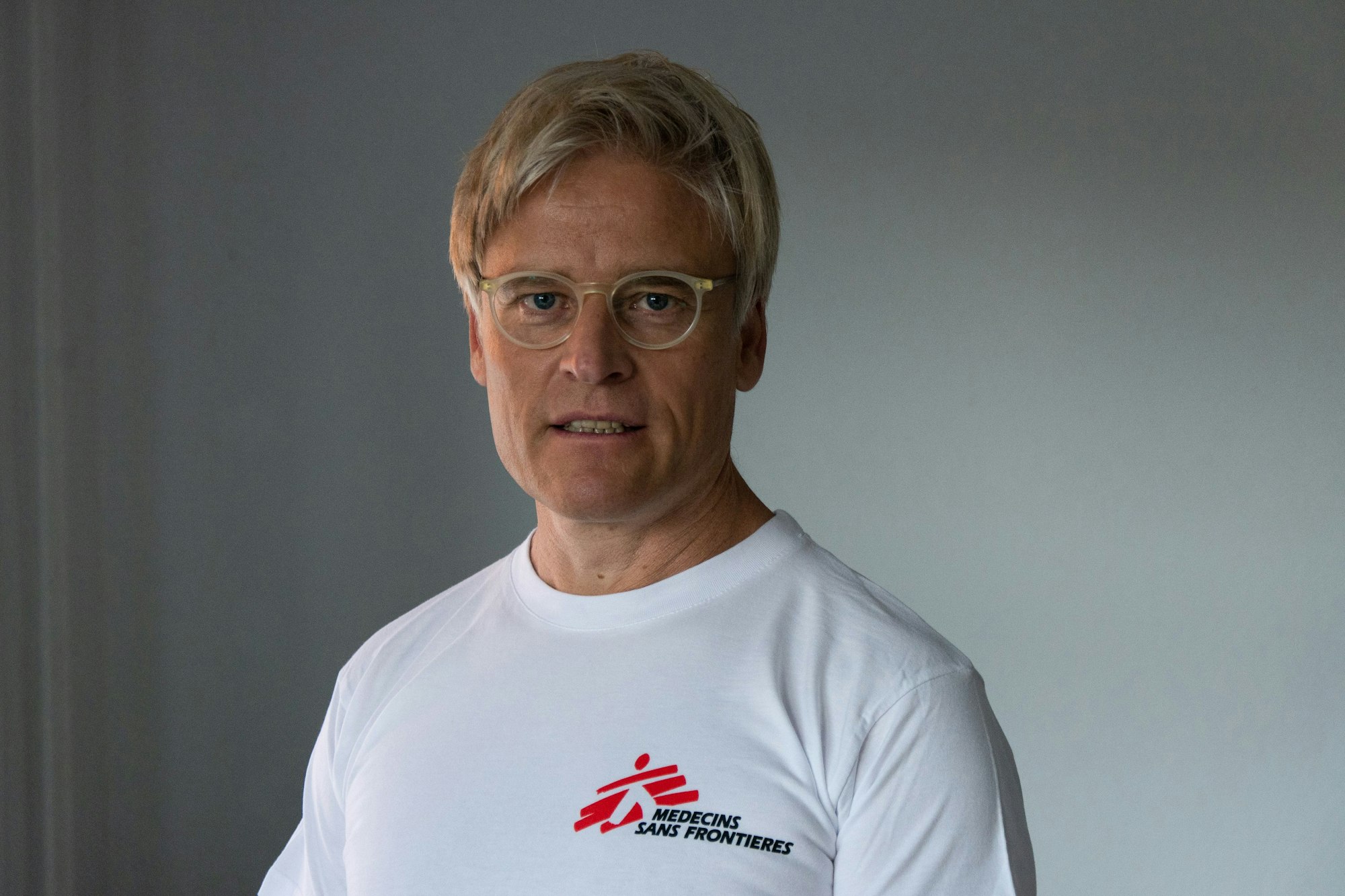Dr. Tankred Stöbe ist Notarzt. Von 2007 bis 2015 war er Präsident der deutschen Sektion der privaten Hilfsorganisation „Ärzte ohne Grenzen“.
