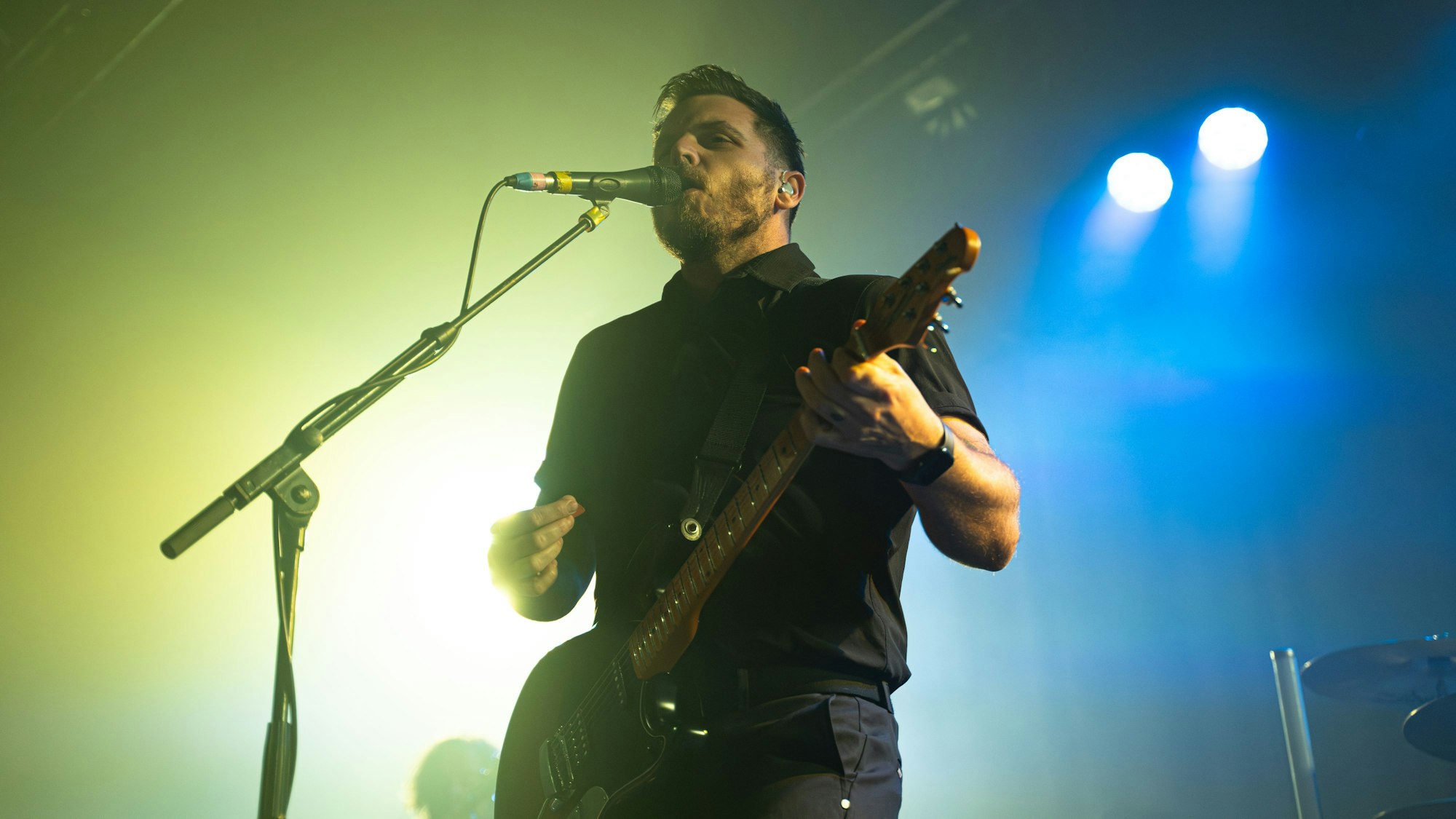 Dustin Kensrue hat mit seiner Band Thrice ein ausverkauftes Konzert in der Live Music Hall anlässlich des 20-jährigen Jubiläums ihres Albums „The Artist in the Ambulance“ gespielt.
