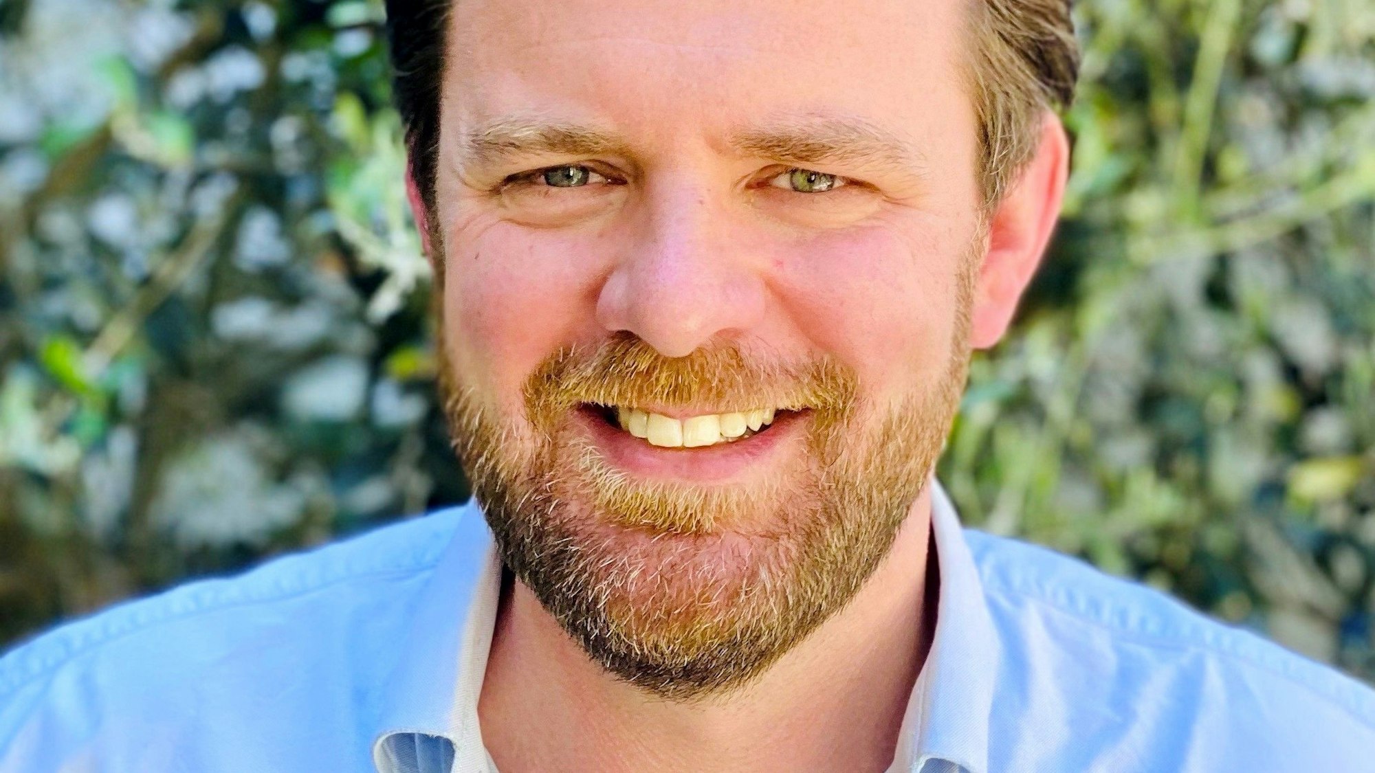 Lukas Liebler verlegt den Sitz seines Beratungsunternehmens Digital Renewables GmbH von Hamburg nach Köln.