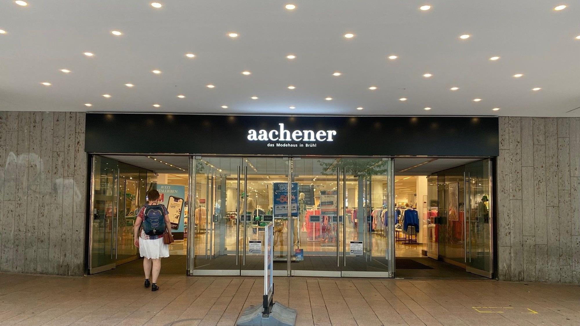 Zu sehen ist der Eingang der Aachener-Filiale.