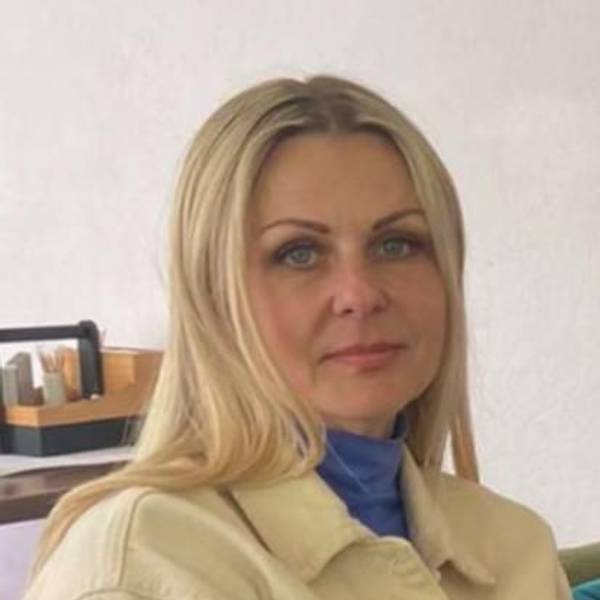 Nataliia guckt in die Kamera