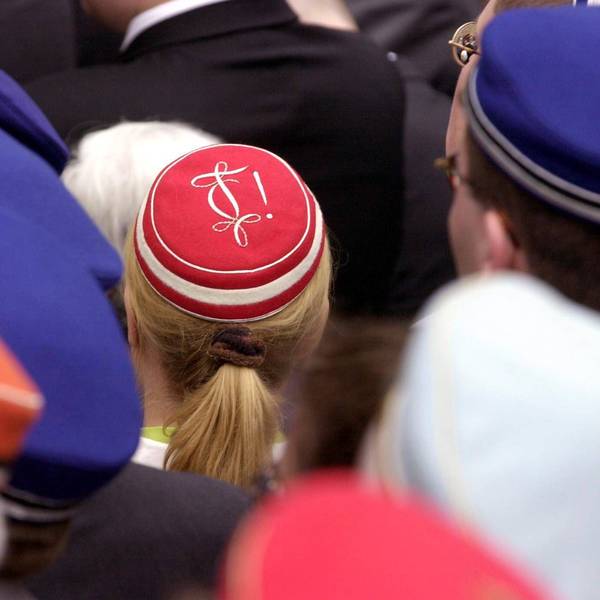 Mitglieder verschiedener Studentenverbindungen bei einem Generaltreffen.