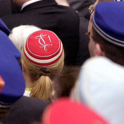 Mitglieder verschiedener Studentenverbindungen bei einem Generaltreffen.