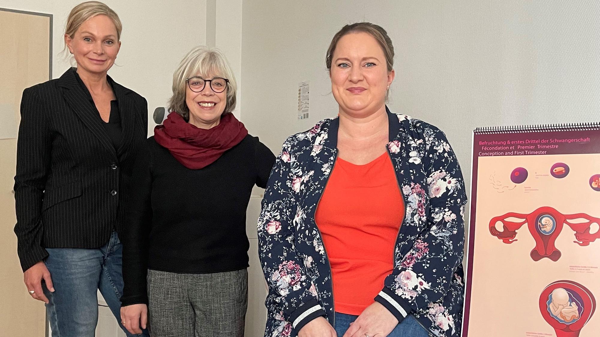 Hebammenambulanz Eitorf
Melanie Baumgart, Hebamme (l.)
Natja Labatzki und Jutta Oehmen vom Träger SKF (v.r.)