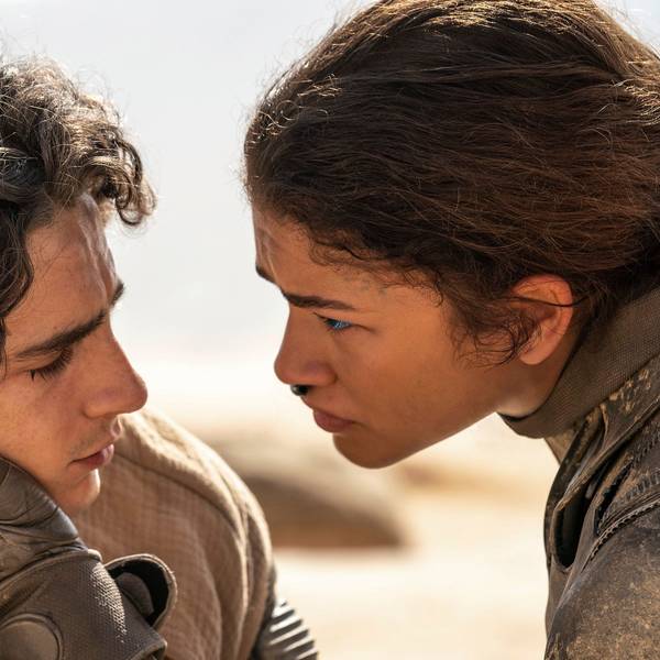 Timothee Chalamet als Paul Atreides und Zendaya als Fremen-Frau Chani in einer Szene aus „Dune: Part Two“