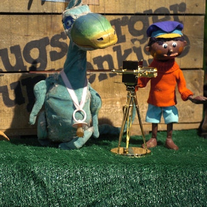 Anlässlich der Vorstellung einer DVD-Serie mit Geschichten der Augsburger Puppenkiste präsentieren sich Lukas der Lokomotivführer, Urmel und Jim Knopf.