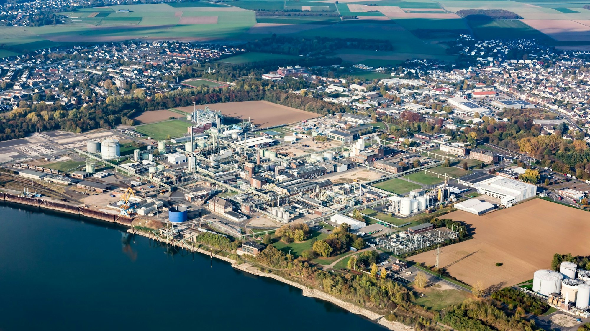 Eine Luftaufnahme des Evonik-Areals in Niederkassel-Lülsdorf.