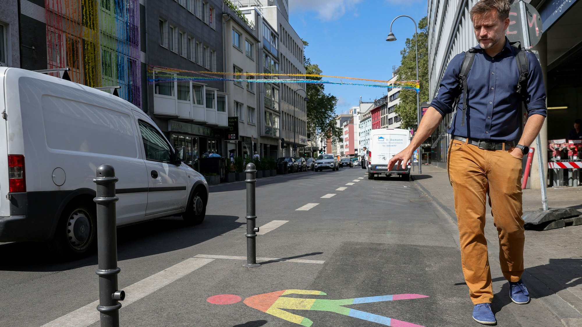 Nico Rathmann spaziert über die Schaafenstraße.