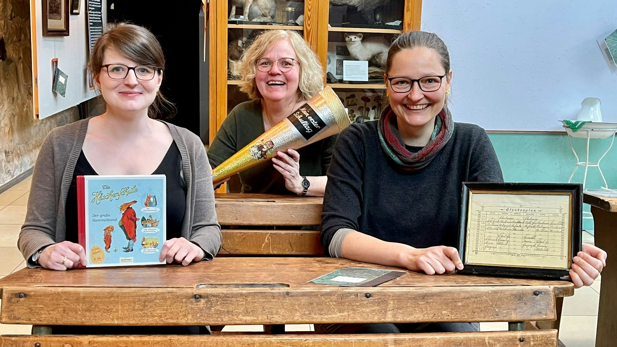 Bilderbuchmuseum Burg Wissem & Musit
100 Jahere Häschenschule und Ausstellung
"Fibel, Rechenmaschine und Co."