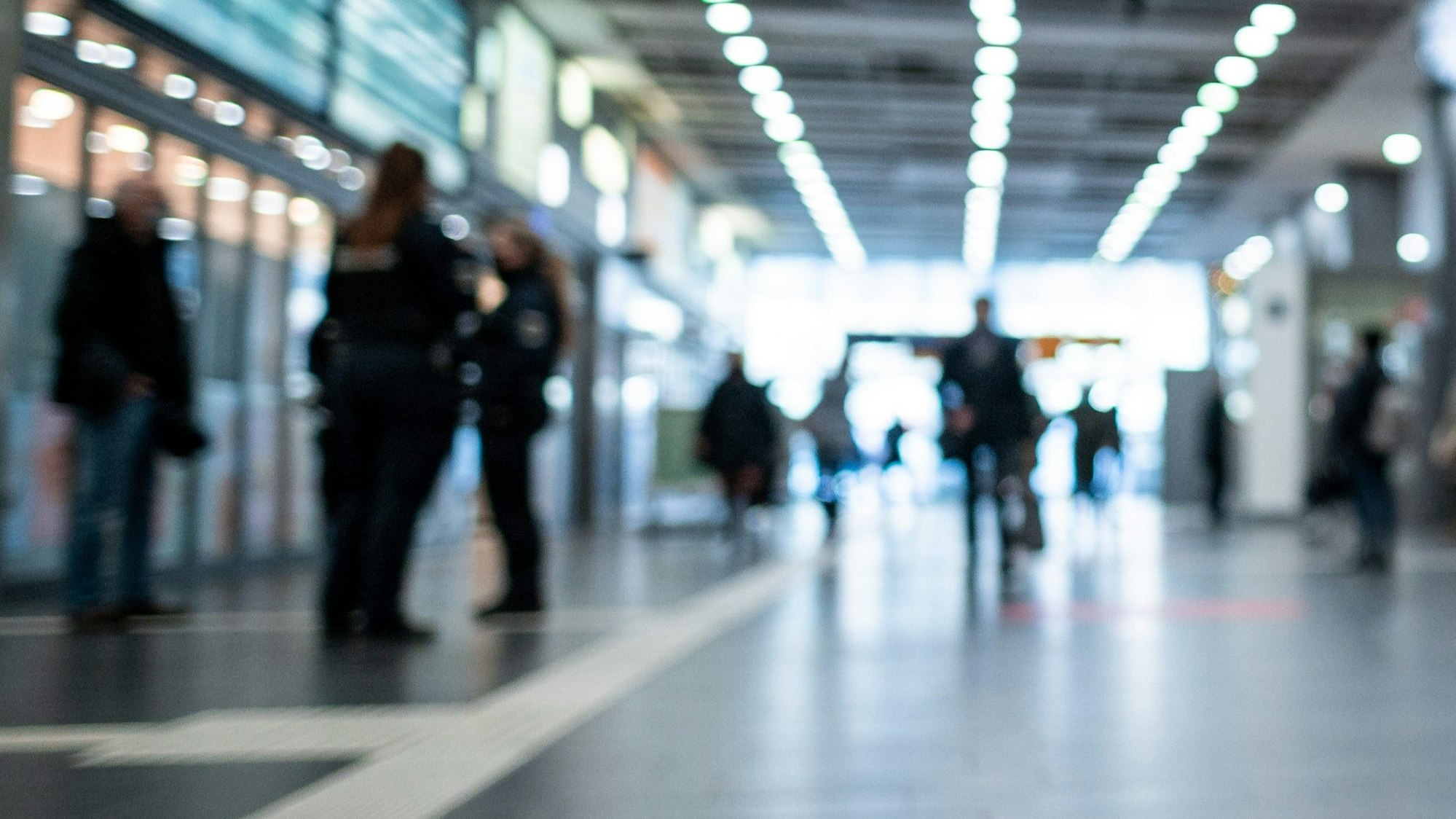 Polizei und Ordnungsamt kontrollieren am Hauptbahnhof in Essen