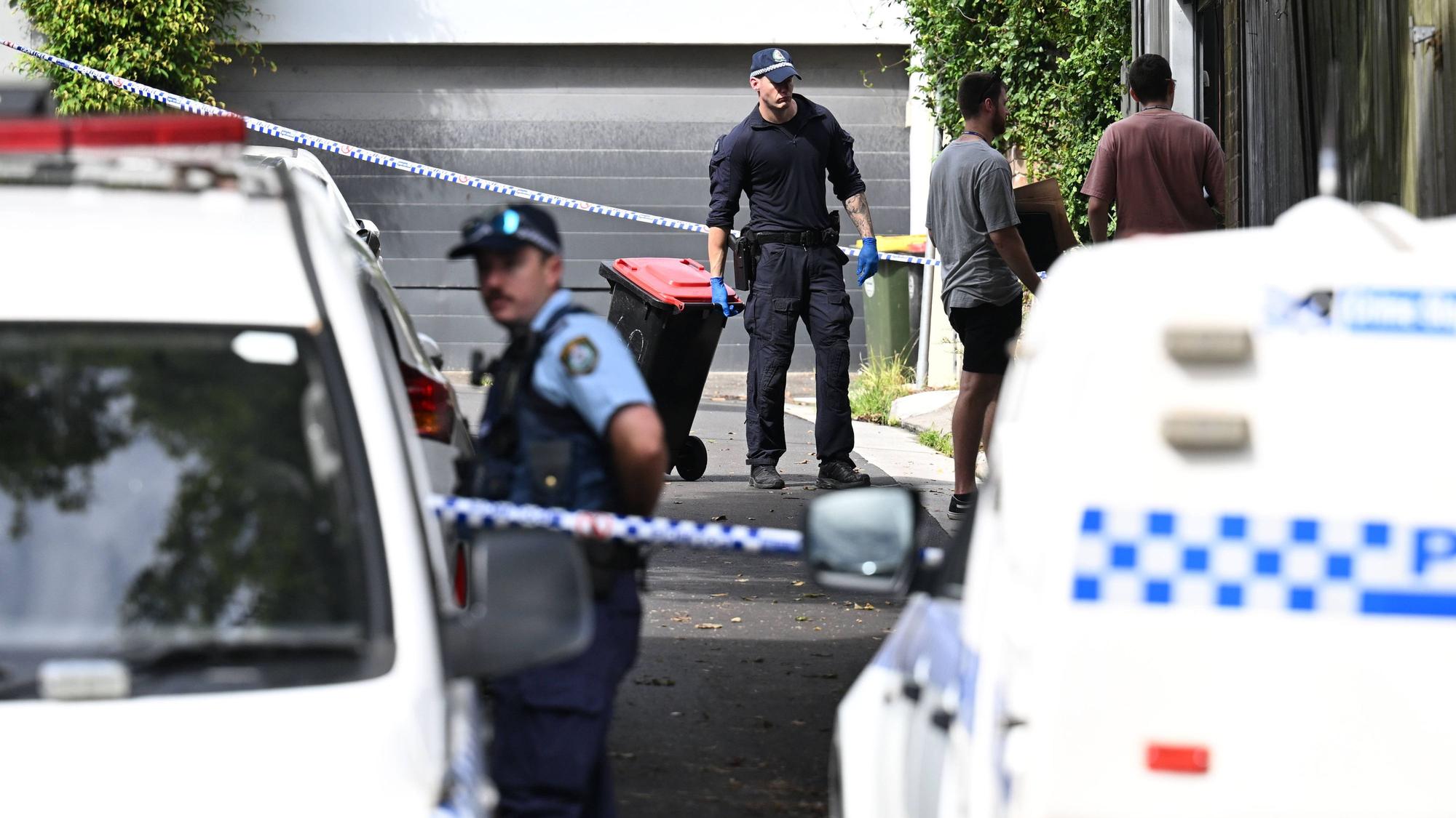 Die Polizei arbeitet am Freitag (23. Februar) weiter am wahrscheinlichen Tatort in der Waite Road in Paddington, Sydney.