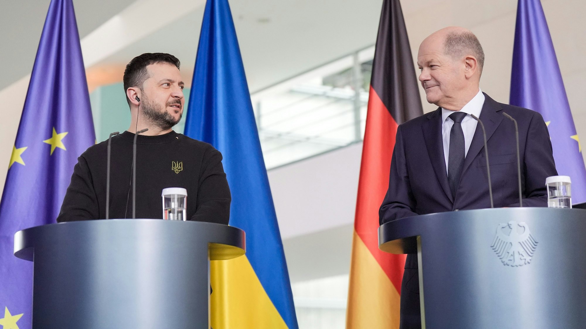Der ukrainische Präsident Wolodymyr Selenskyj bei einer Pressekonferenz mit Bundeskanzler Olaf Scholz (SPD). Angesichts der Lage in der Ukraine muss der Westen nun die Nerven bewahren, kommentiert Matthias Koch.