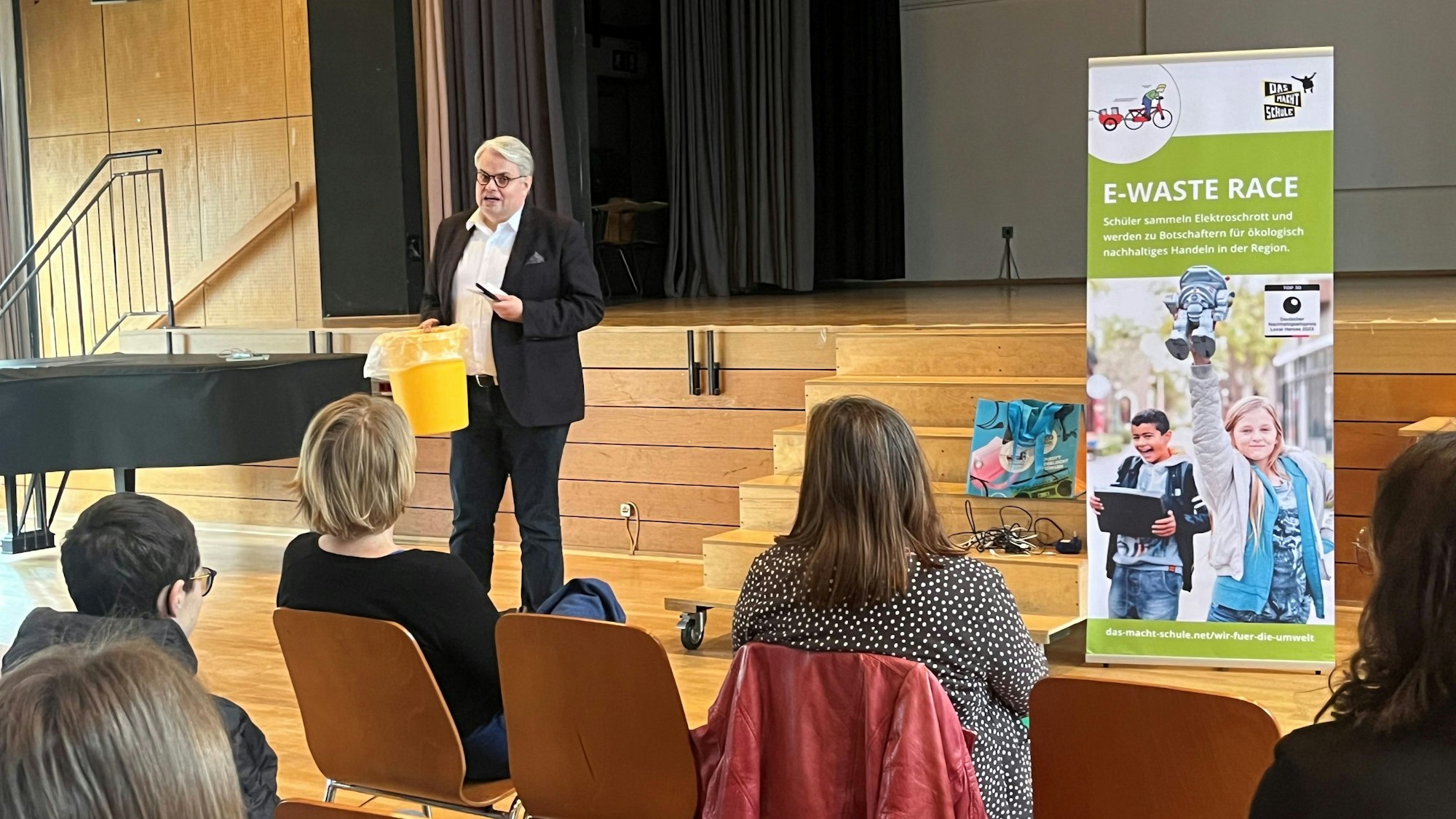 E-Waste Race: Vorstand Bernd Engelien hält Vortrag