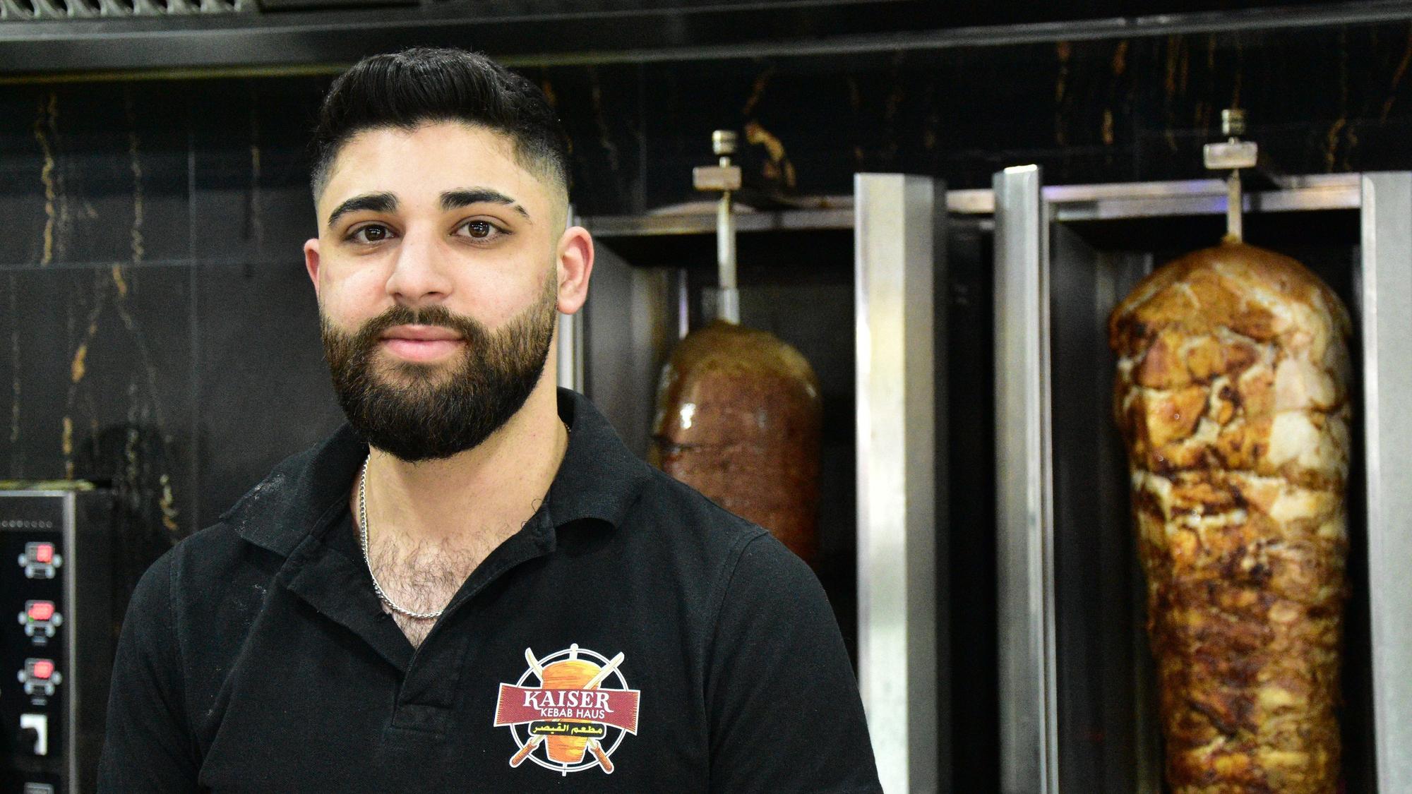 Ali Hussein betreibt sein Geschäft "Kaiser Kebap Haus" in der Siegburger Kaiserstraße erst seit acht Monaten.